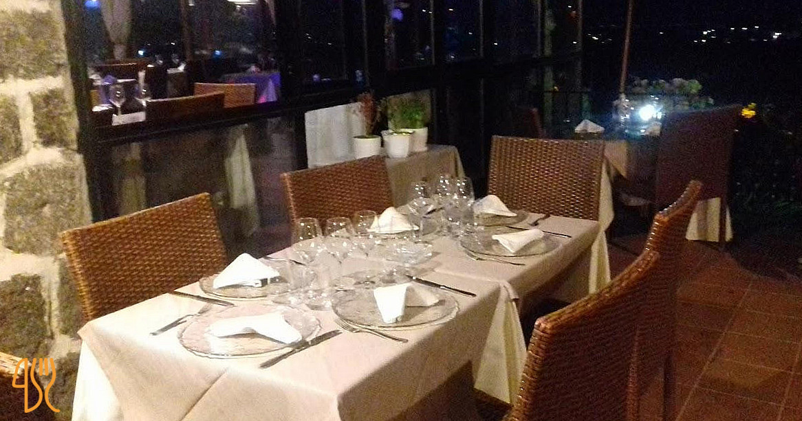 L' Innominato În interior