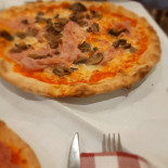 Gustèo Pizzeria Nourriture