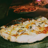 Gogo Pizza food