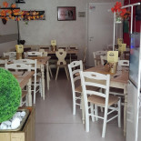 Gogo Pizza inside