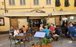 Piccola Osteria Civico 6 outside