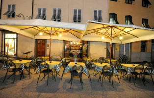 Piccola Osteria Civico 6 outside