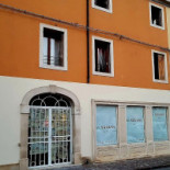 B Square Cafè Food Exterior