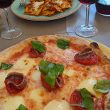 Pizzeria Pulcinella food