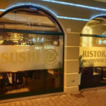 Sushi Ls outside