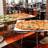 Pizzeria Da Totò E Un Pò Di Napoli inside