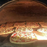 Pizzeria Da Totò E Un Pò Di Napoli outside