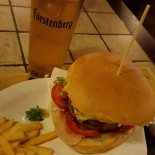 Rens E Rose Saloon food