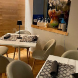 Medè À l'intérieur