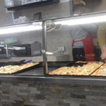 Mondo Pizza outside