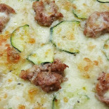 Mondo Pizza food