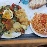 Mondo Pizza food