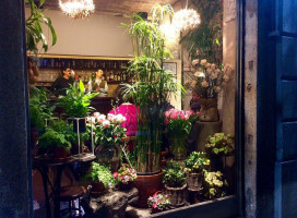 Fioraio Bianchi Caffè outside