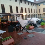 Le Clochard Cafe Exterior