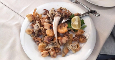 Lo Scoglio food
