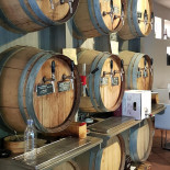 Vinoteca Modena inside