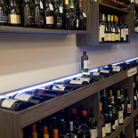 Vinoteca Modena inside