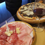 Vinoteca Modena food