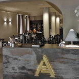 Damedeo À l'intérieur