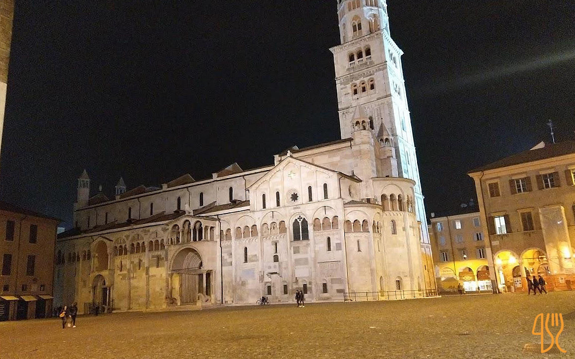 Manà Modena Exterior