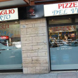 Lucky Café Exterior