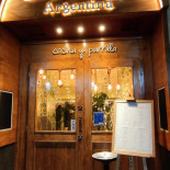 La Bodega Argentina Dentro