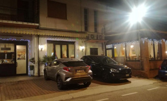 Pizzeria Barbanera outside