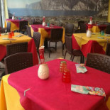 Bellavita Pizzeria inside
