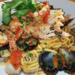 Bellavita Pizzeria food