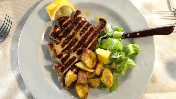 Aris Pizzeria Wine Pub food