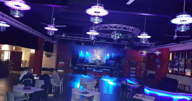 Mc Ryan's inside
