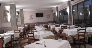 Lo Spago Pizzeria inside
