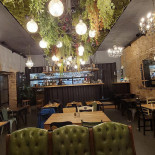 Cargo Burger Lab Dentro