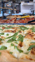 Pizza A Metri food