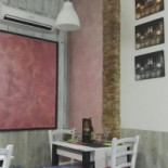 I Cugini Pizza Burger inside