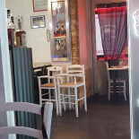 I Cugini Pizza Burger inside