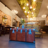 Cargo Burger Lab Dentro