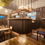 Cargo Burger Lab Dentro