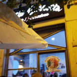 Pizzeria La Nuova Italia Fratelli Barretta outside