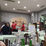 Pizzeria La Nuova Italia Fratelli Barretta inside