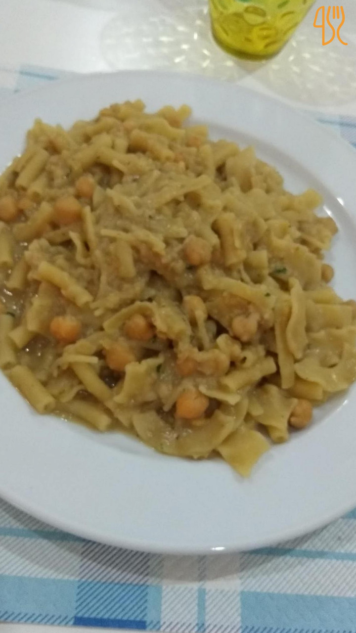 E Bell O' Magna' Nourriture