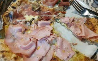 Lui È ' Peggio Di Me Pizzeria Braceria Girarrosto food