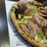 Pizza Prestige food