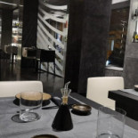 Omu À l'intérieur