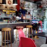 Rouge Nova À l'intérieur