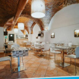Kalispera À l'intérieur