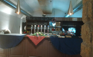 Pizzeria Risto-pub Le Mille E Una Notte inside