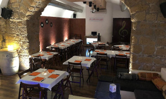 Pizzeria Risto-pub Le Mille E Una Notte inside