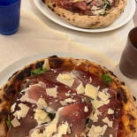 Pizzeria Maxim food