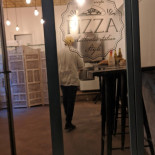 Elvy’s Neapolitan Pizza À l'intérieur